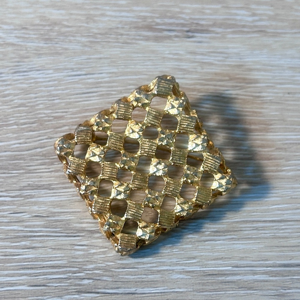 Vintage Gold-Tone Lattice Brooch | Diamond Shape Openwork Pin| Retro | Statement